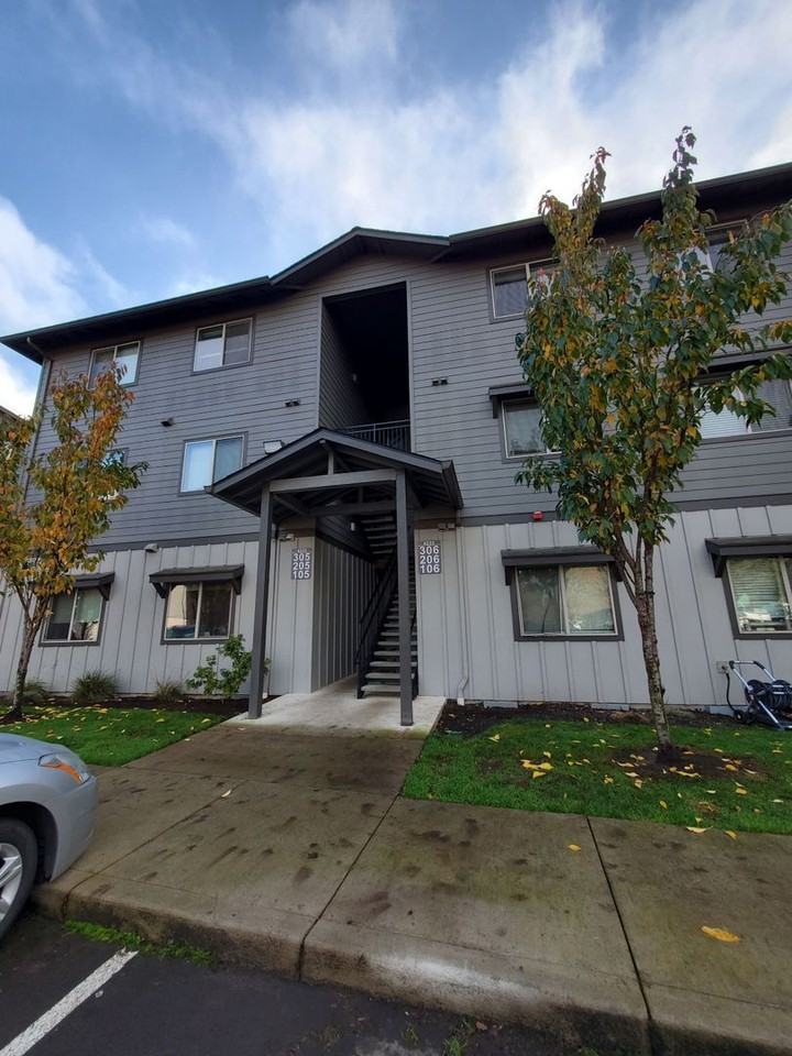 4235 Hawthorne Ave Ne #106 - Photo 2 of 23