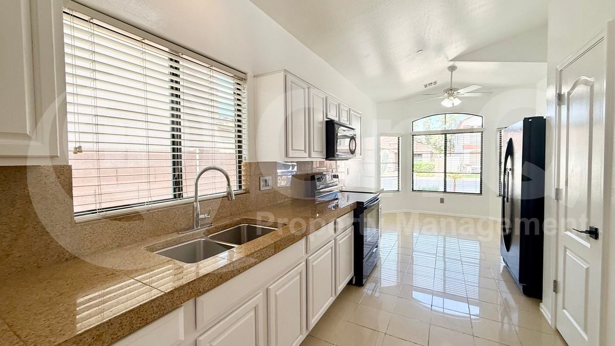5301 E Carol Ave - Photo 5 of 20