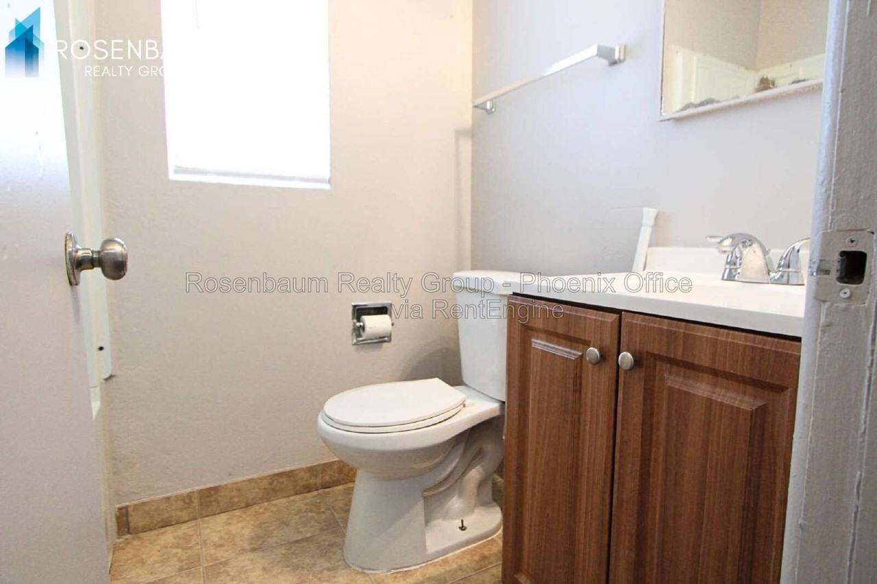 2925 N 19th Ave #104 - Photo 7 of 9