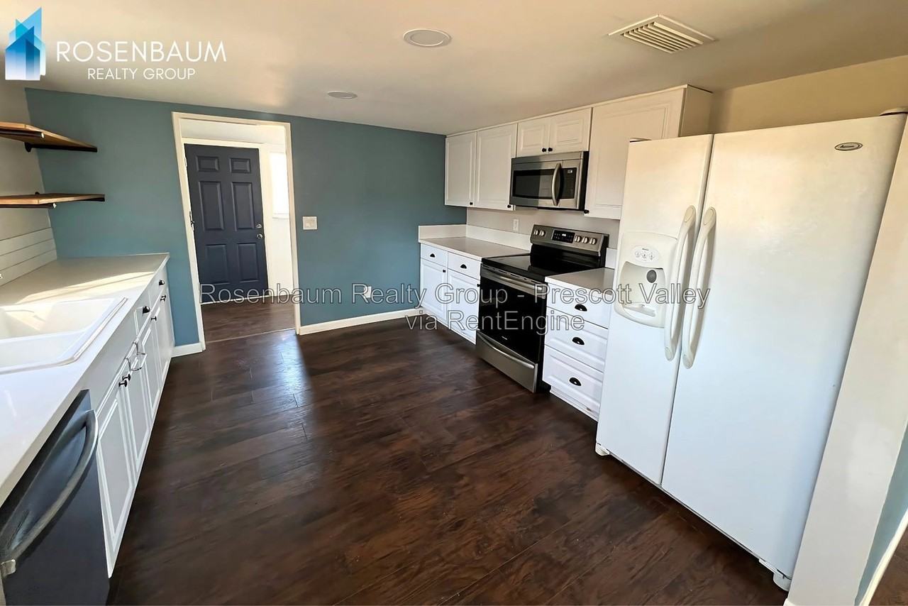 9858 Eighth St - Photo 5 of 15