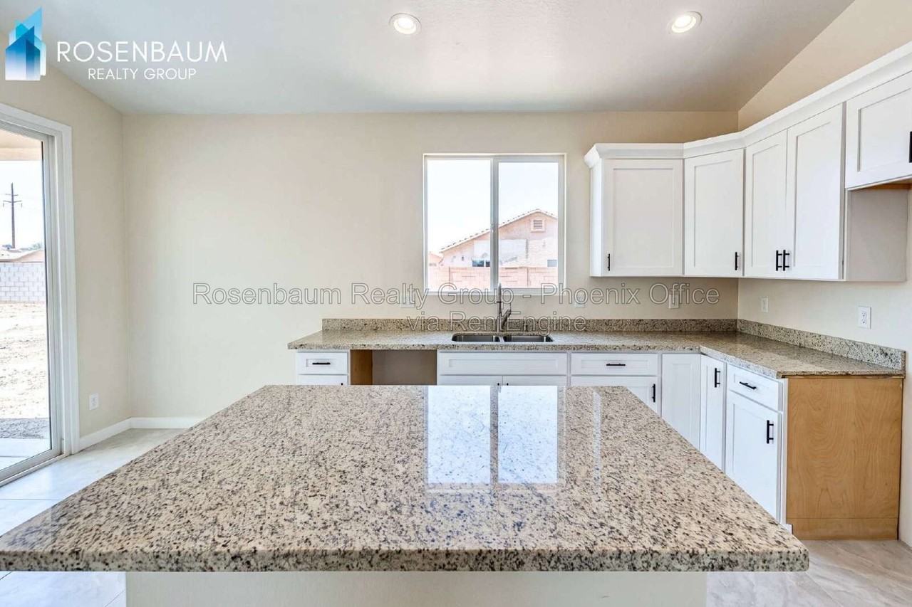 10919 W Carmelita Cir - Photo 3 of 7