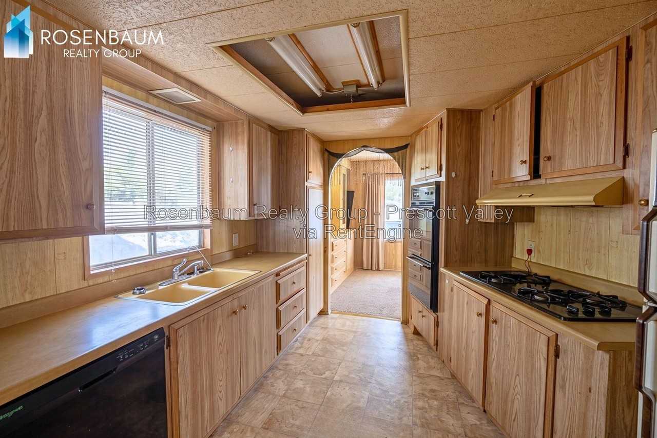 1321 N Chestnut Trl - Photo 2 of 9