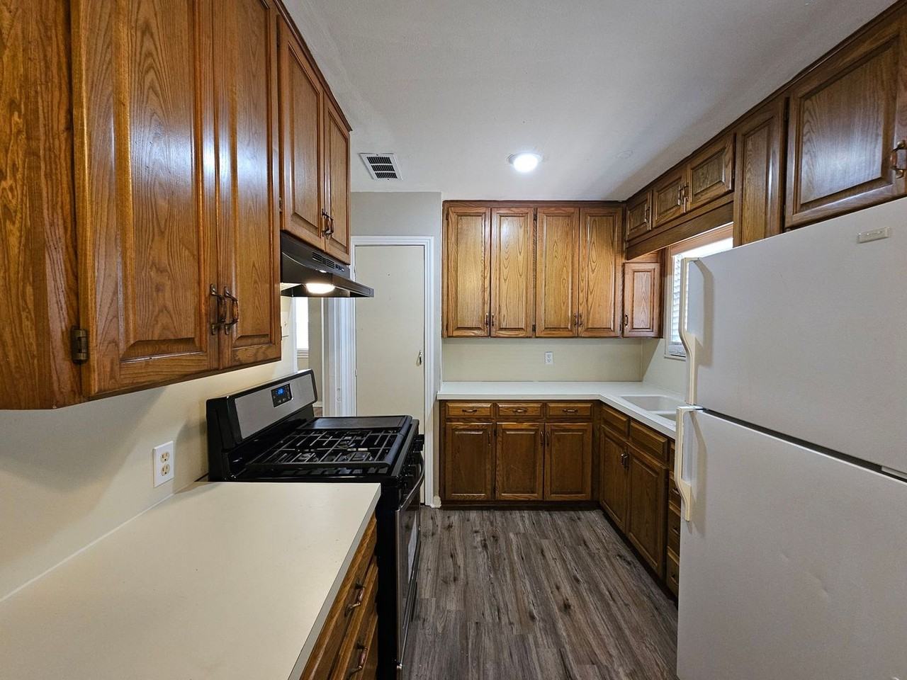 920 Fannin Loop - Photo 2 of 19