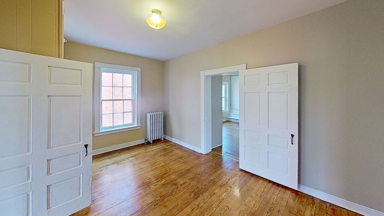 409 Carlisle St - Photo 2 of 9