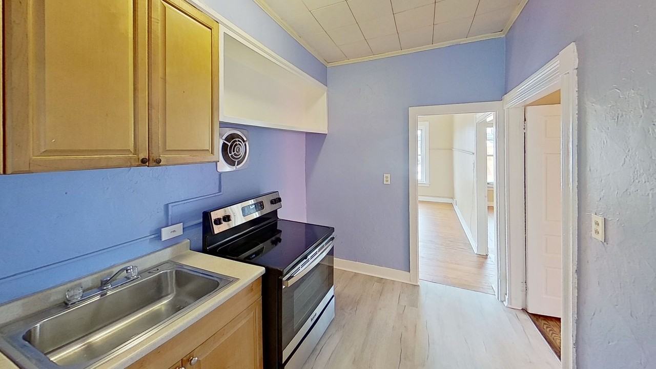 409 Carlisle St - Photo 4 of 9