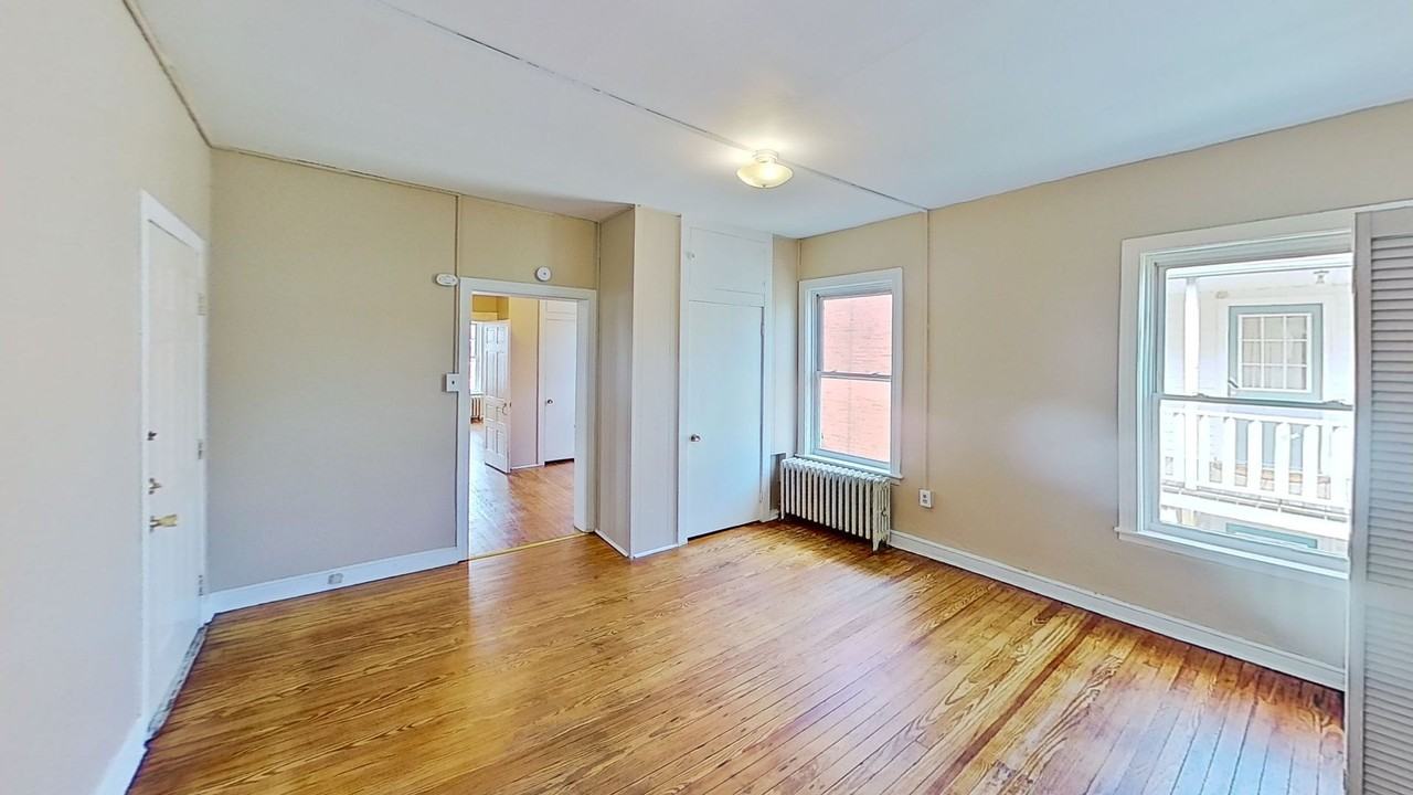 409 Carlisle St - Photo 7 of 9