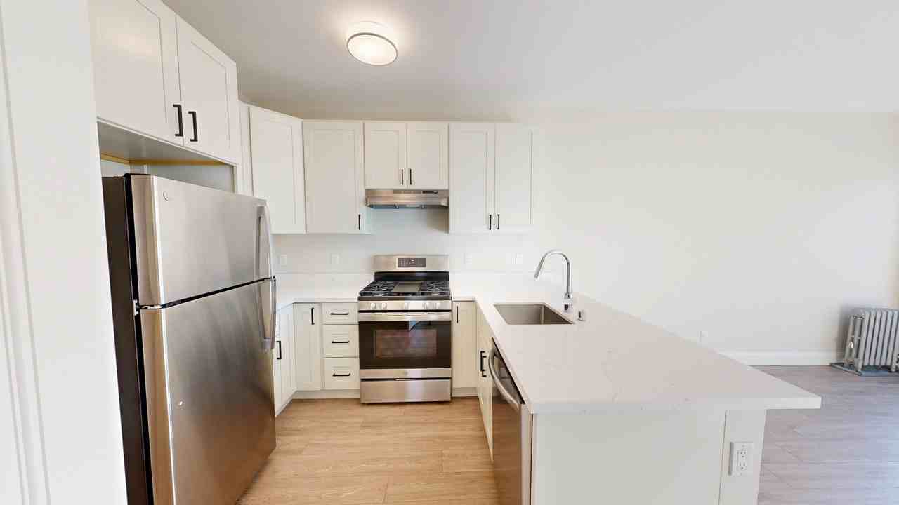 1260 Broadway Street - Photo 3 of 35