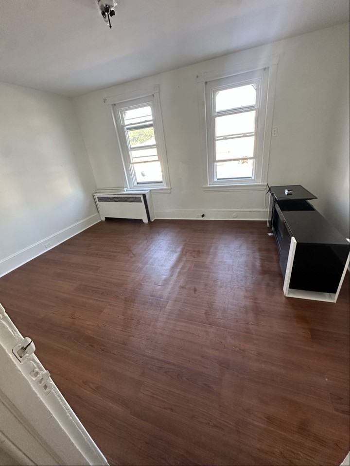 6021 Torresdale Ave - Photo 2 of 6