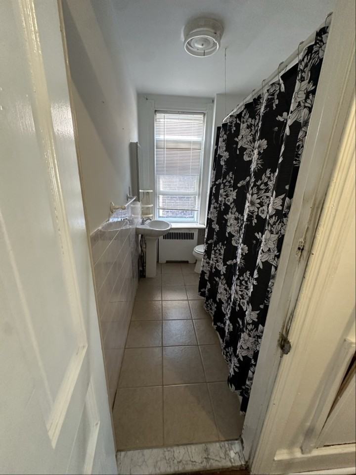 6021 Torresdale Ave - Photo 4 of 6