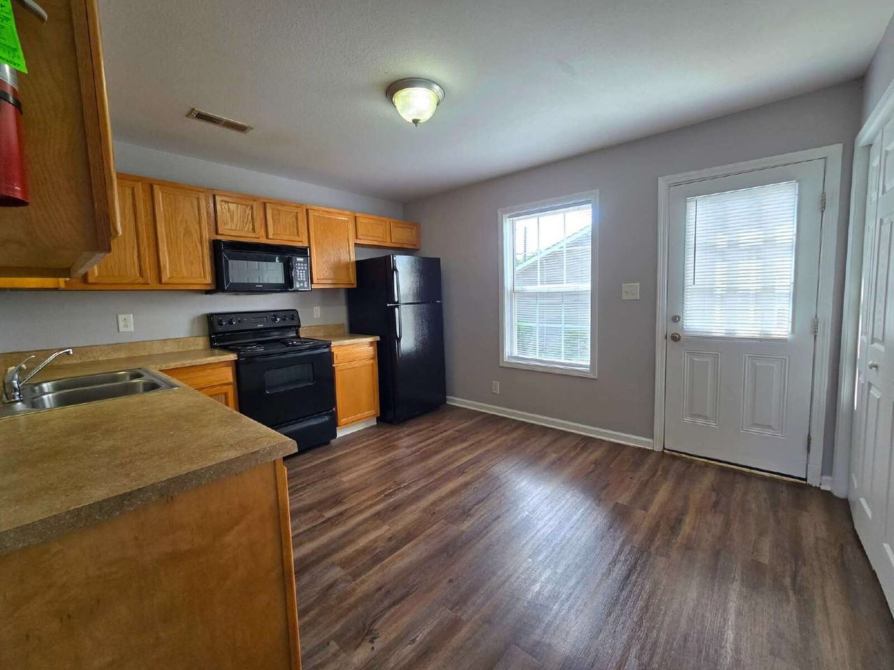 252 Executive Ave Apt 1a - Photo 4 of 14