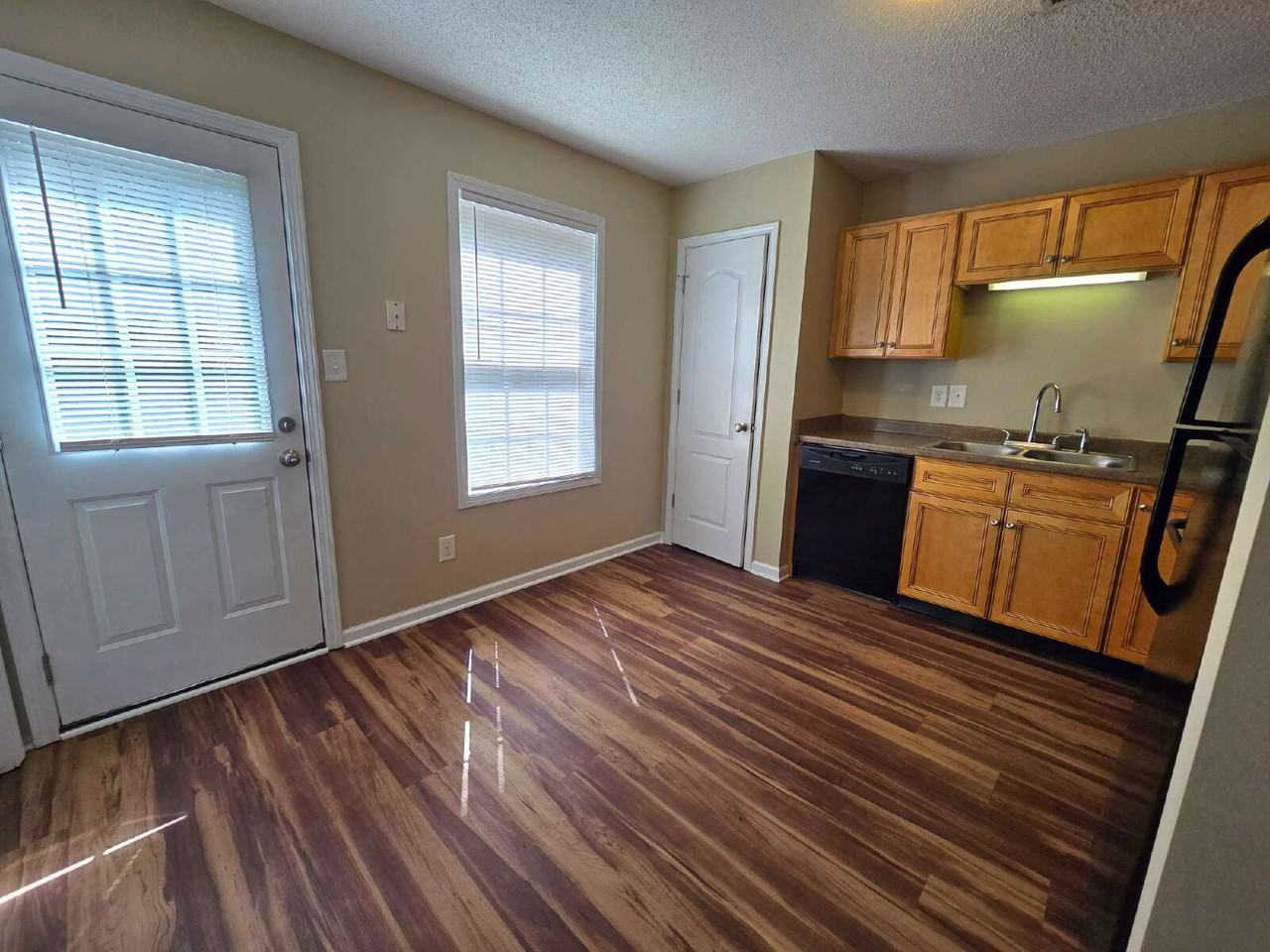 541 Patriot Park Ct Unit B - Photo 4 of 17