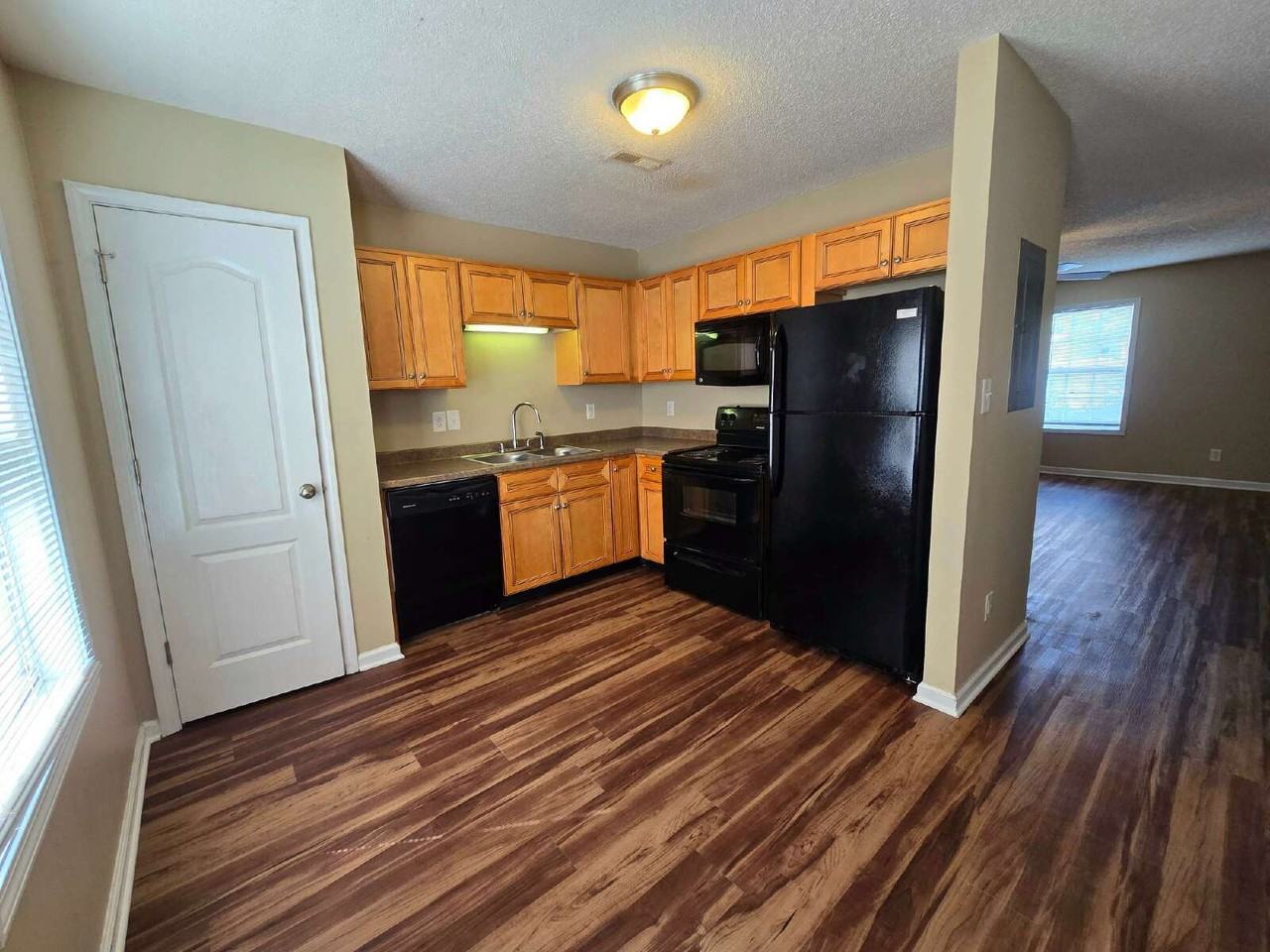 541 Patriot Park Ct Unit B - Photo 6 of 17