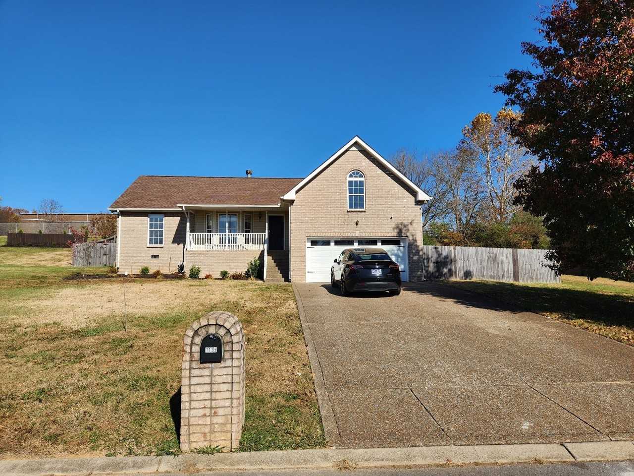 1135 Franklin Dr - Photo 3 of 34