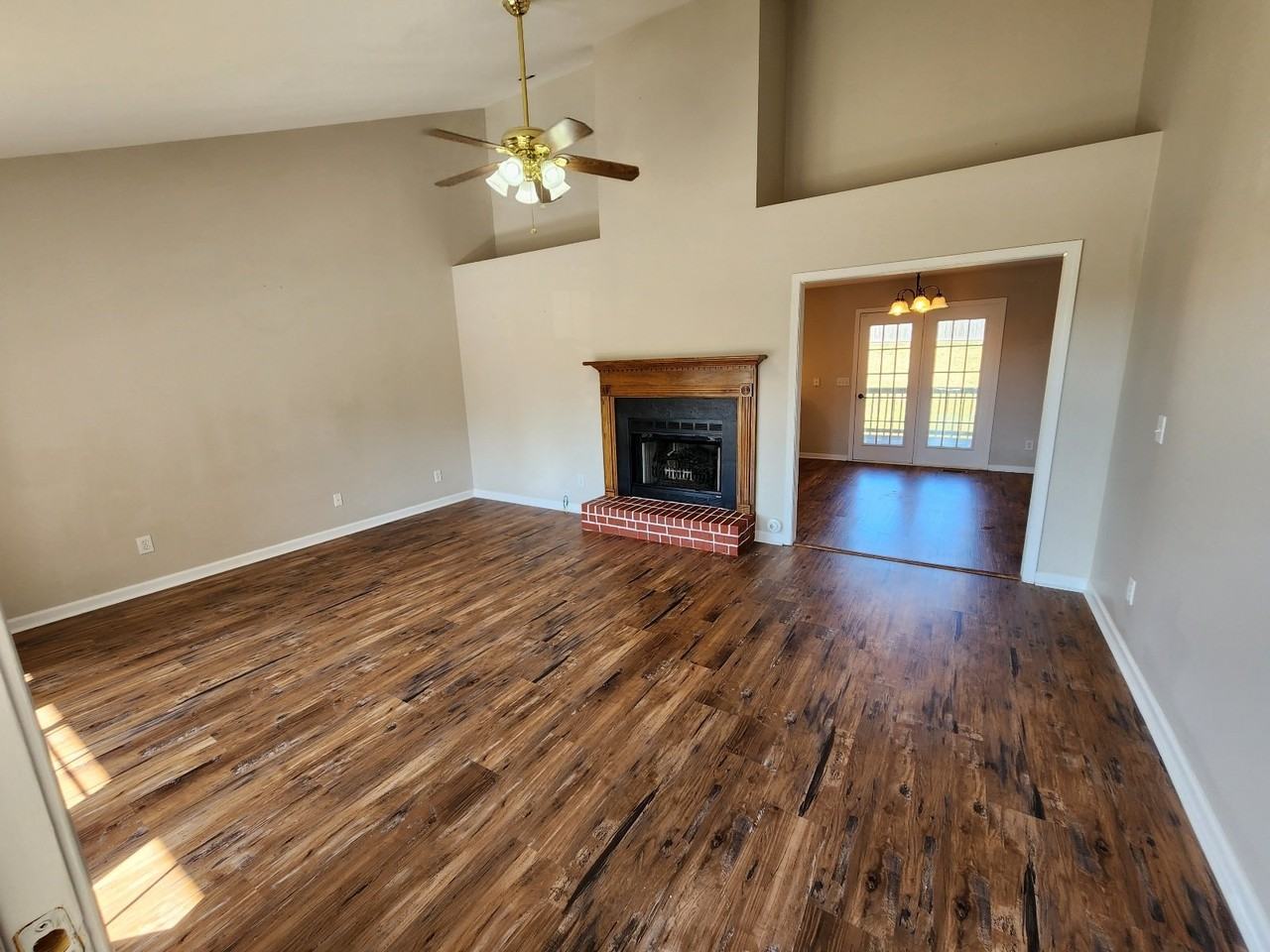 1135 Franklin Dr - Photo 4 of 34