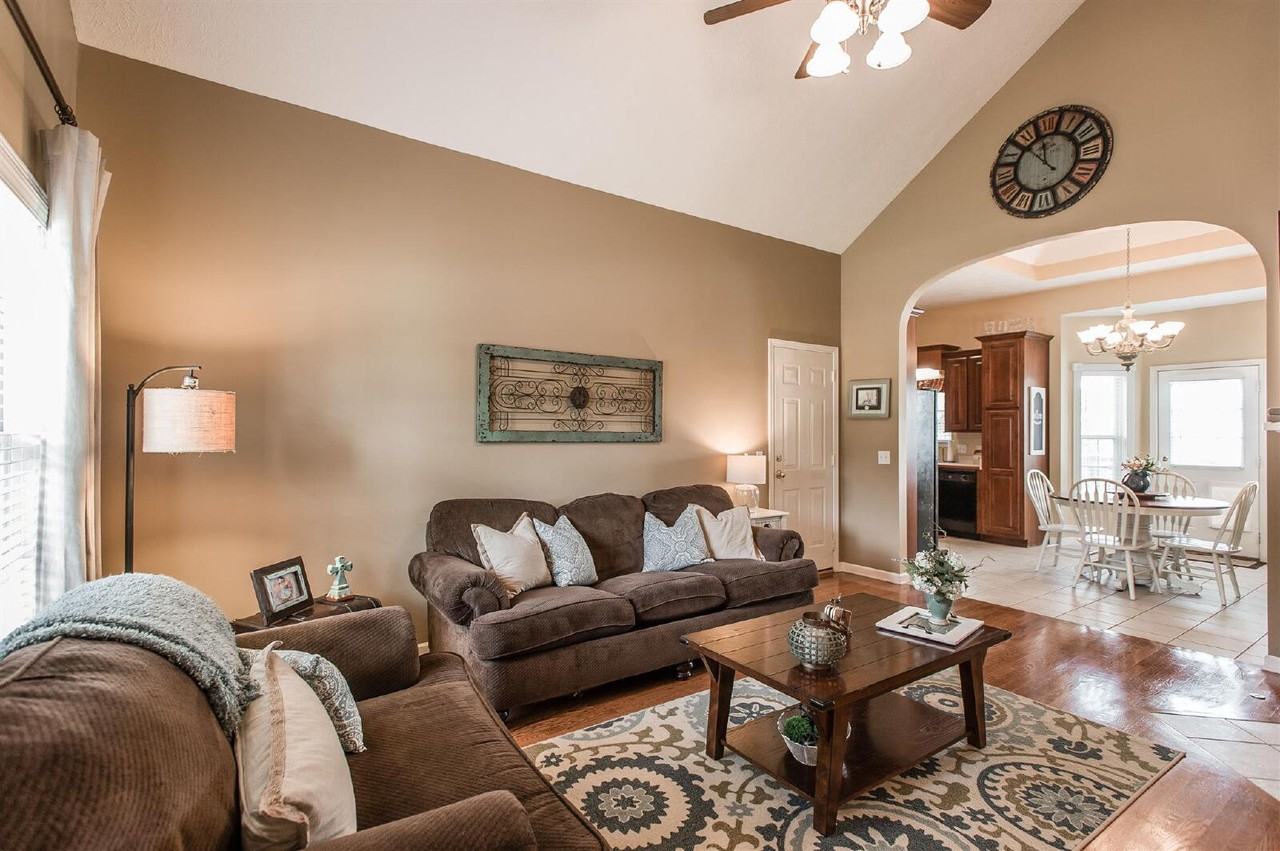 4005 Indian Ridge Blvd - Photo 3 of 29