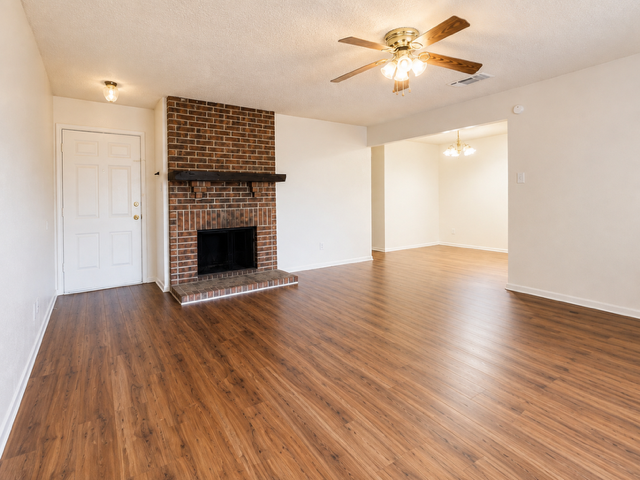 1051 Cottonwood Trl - Photo 2 of 11