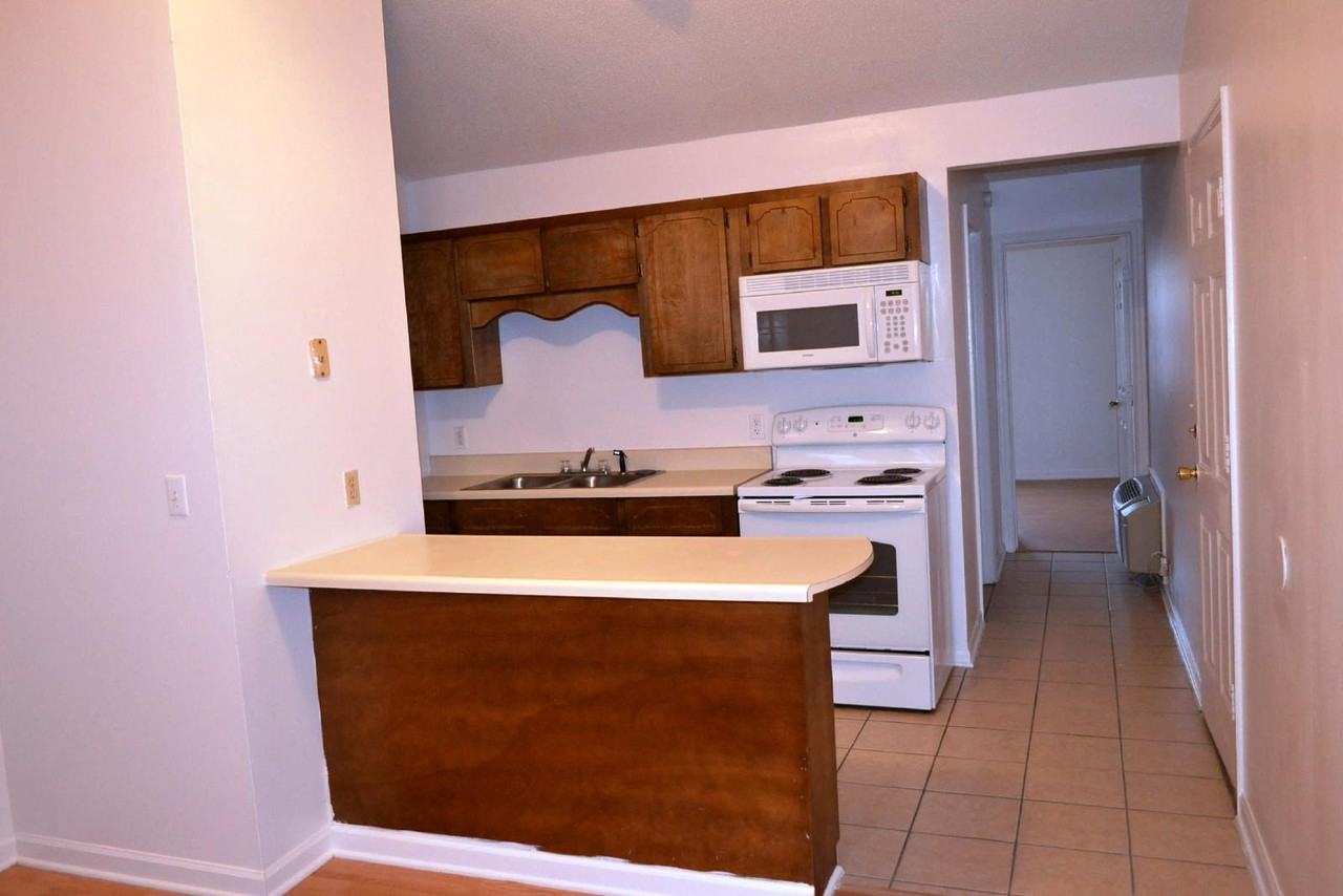 315 Pleasant St - Photo 2 of 6