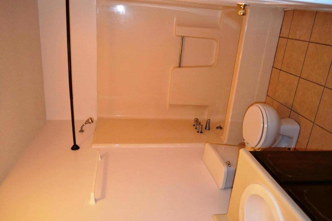 315 Pleasant St - Photo 4 of 6
