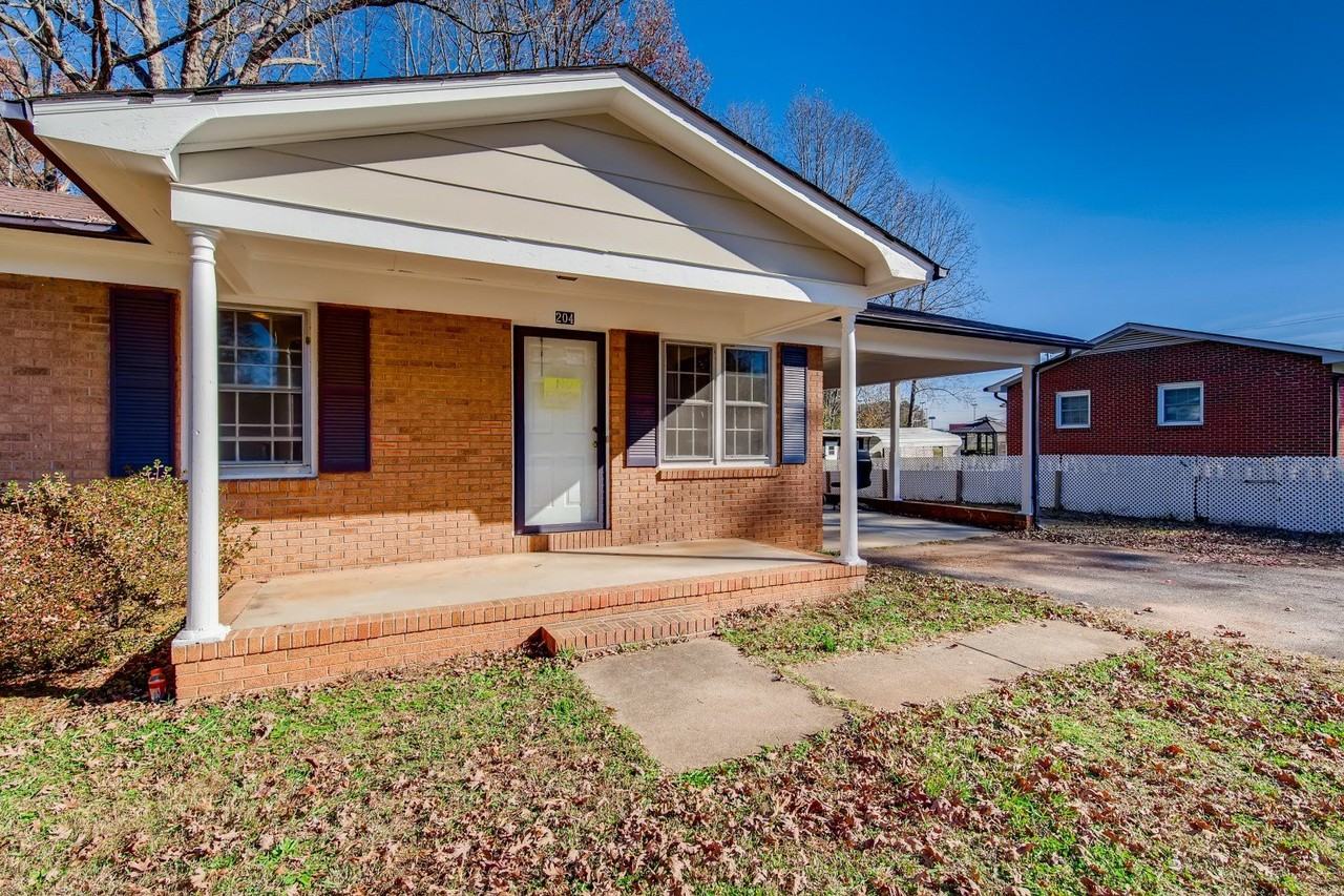 204 Newbold St - Photo 7 of 30
