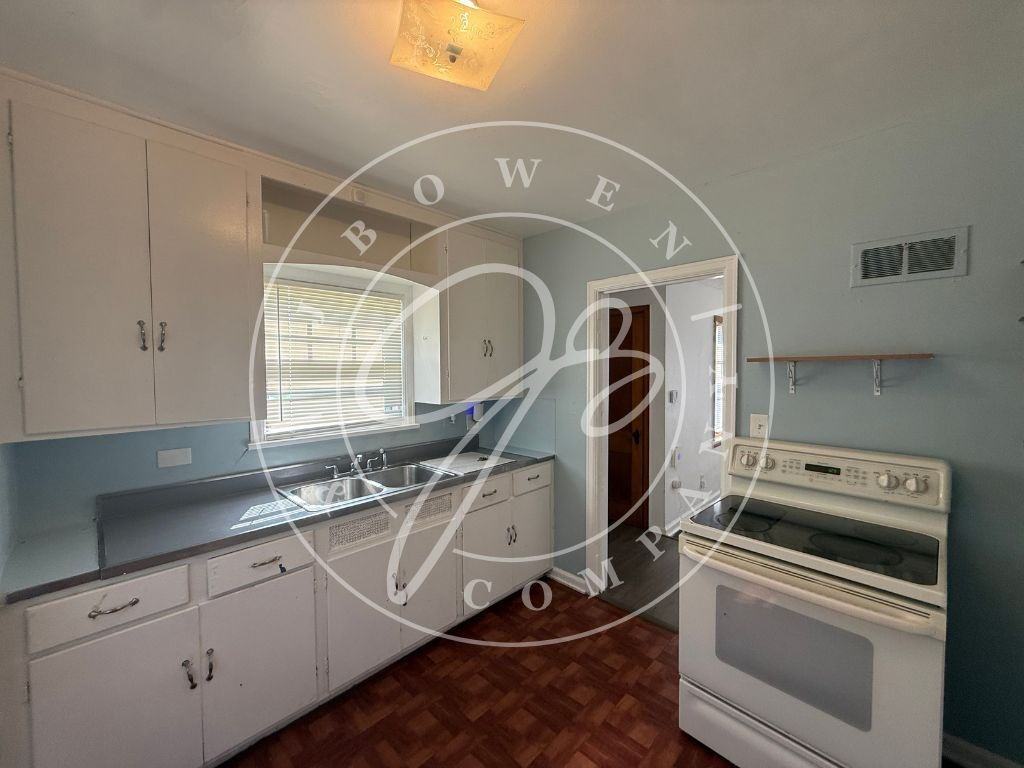 1005 Brookley Blvd - Photo 2 of 10