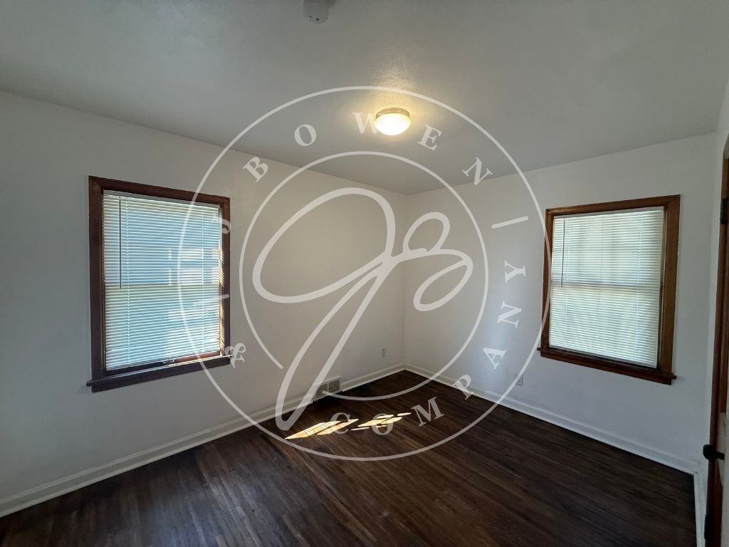 1005 Brookley Blvd - Photo 3 of 10