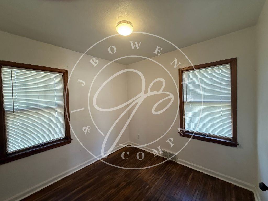 1005 Brookley Blvd - Photo 4 of 10