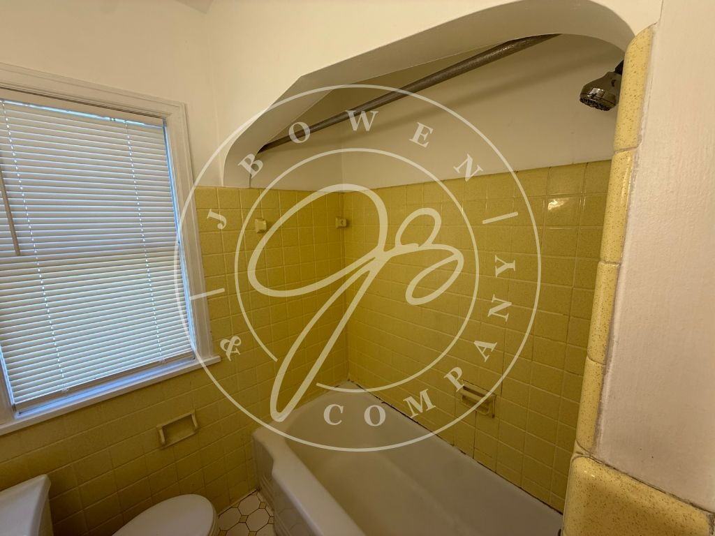 1005 Brookley Blvd - Photo 5 of 10