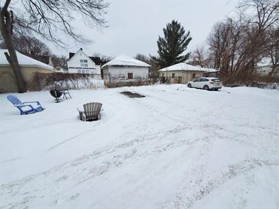 222 Logan Ave N - Photo 5 of 14