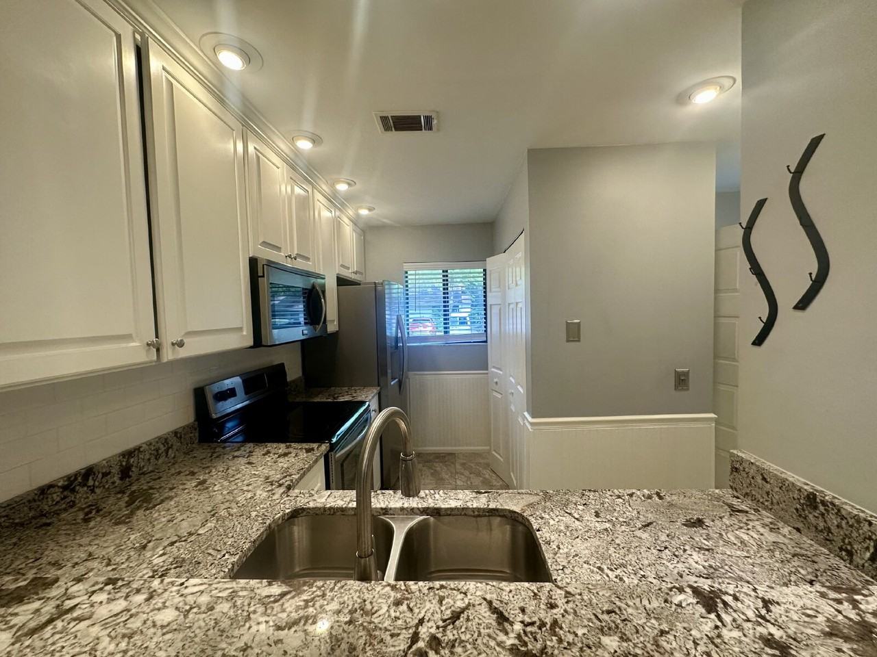 96 Mathews Dr #157 - Photo 5 of 20