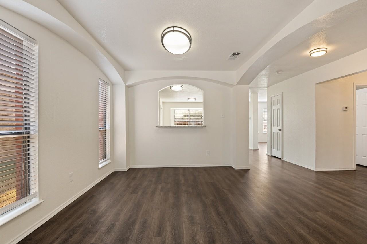 5712 Indian Hill Dr - Photo 4 of 26