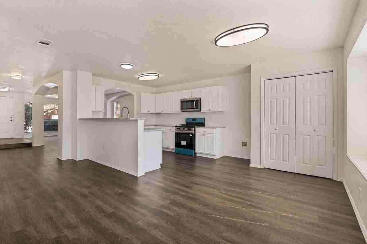 5712 Indian Hill Dr - Photo 6 of 26