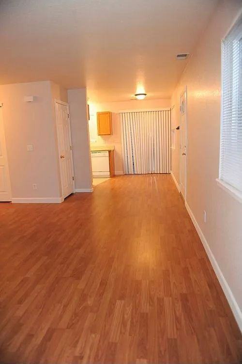 4728 S Lincoln St - Photo 3 of 12