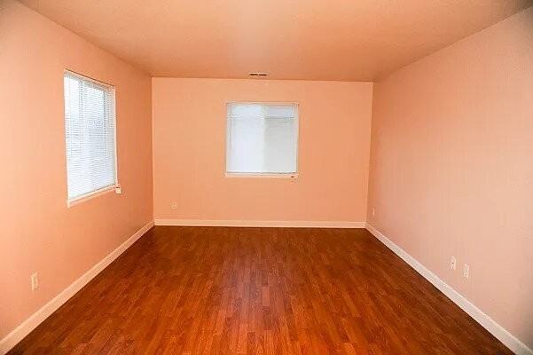 4728 S Lincoln St - Photo 6 of 12