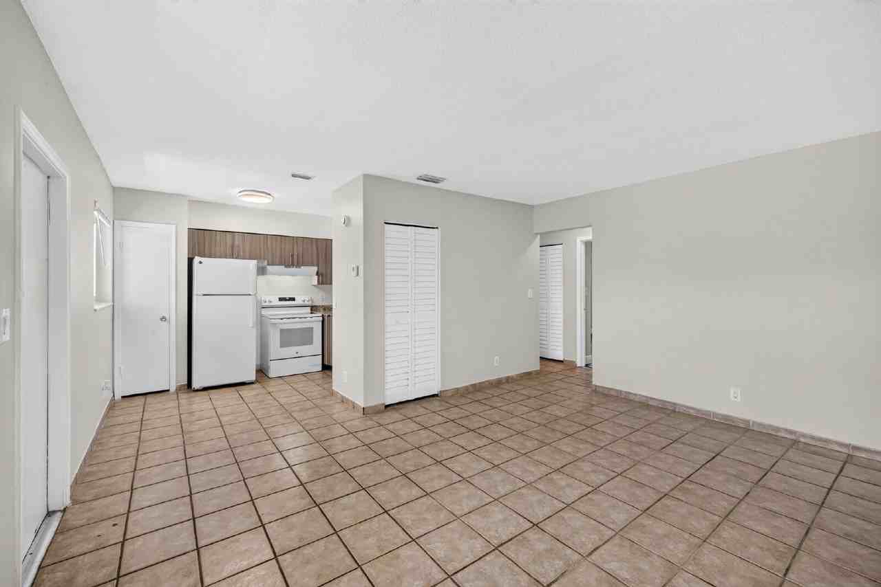 1007 W Prospect Rd #205 - Photo 4 of 23