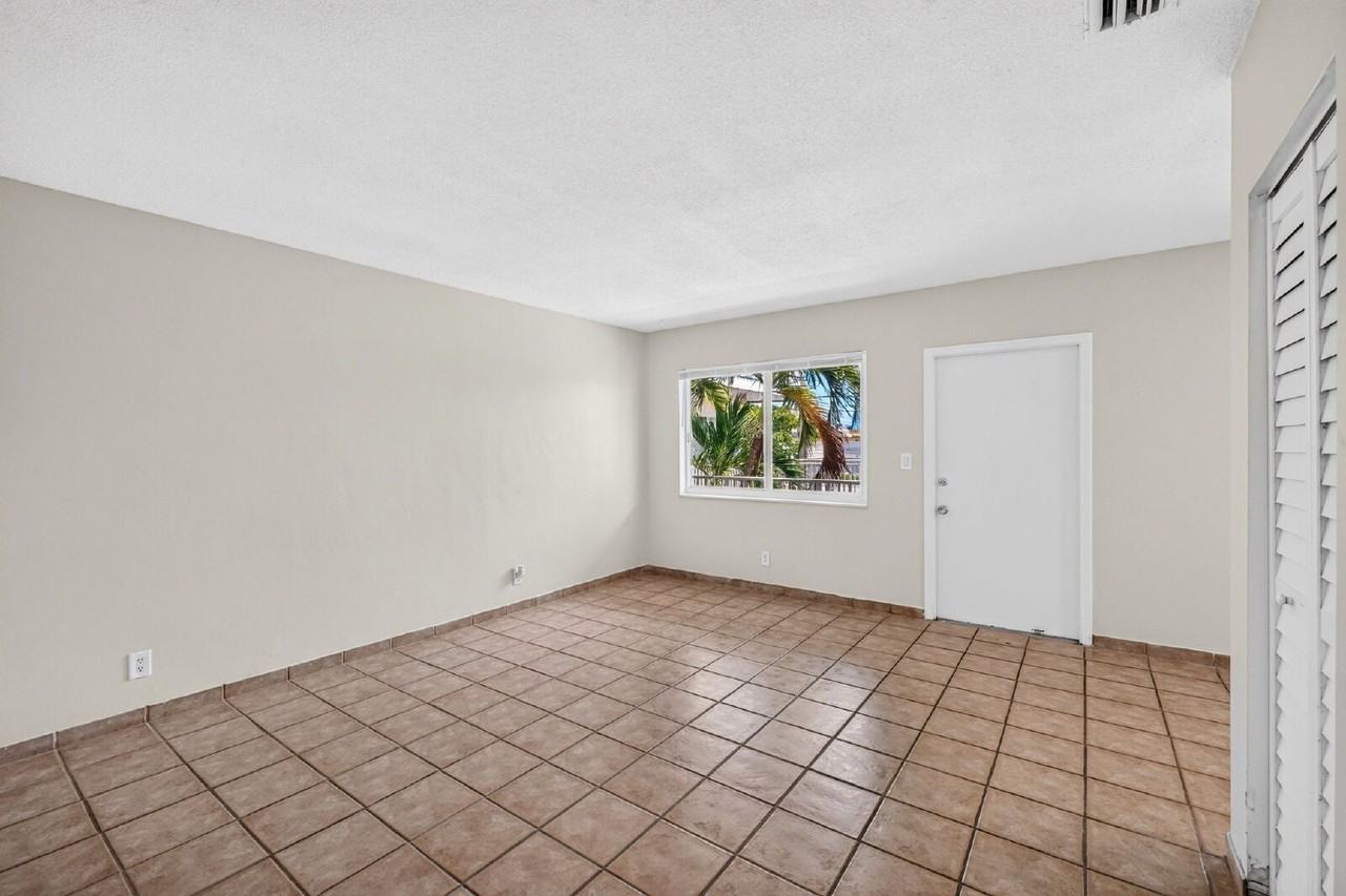 1007 W Prospect Rd #205 - Photo 5 of 23