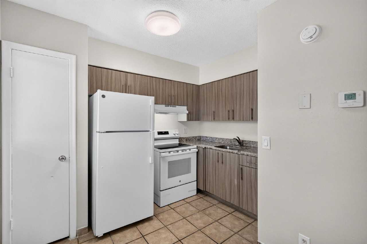 1007 W Prospect Rd #205 - Photo 6 of 23