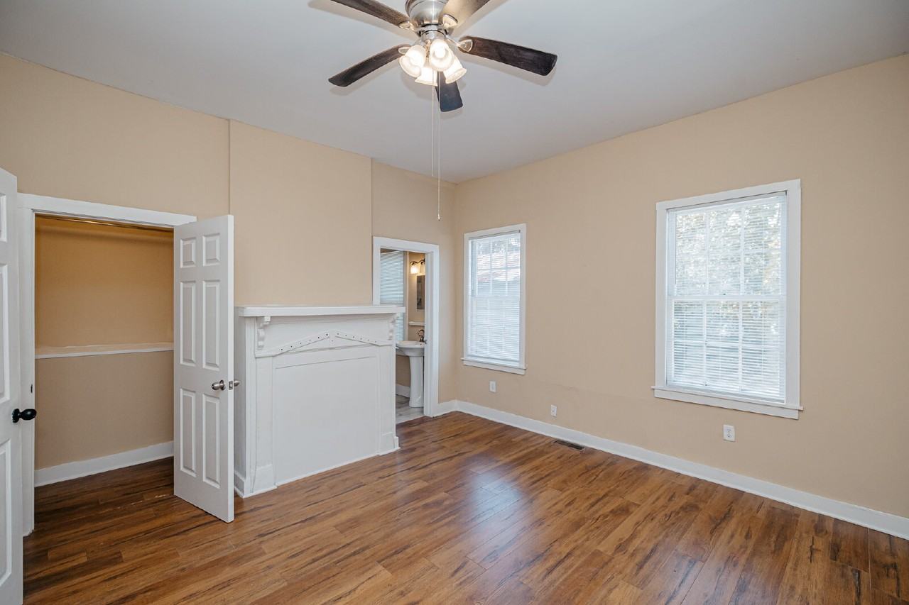 139 Alexander St - Photo 5 of 31