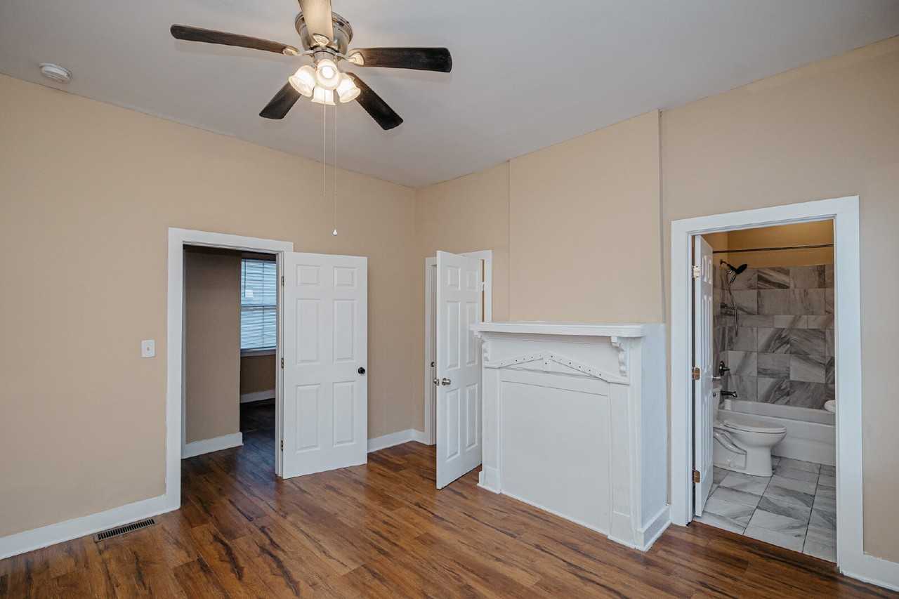 139 Alexander St - Photo 6 of 31