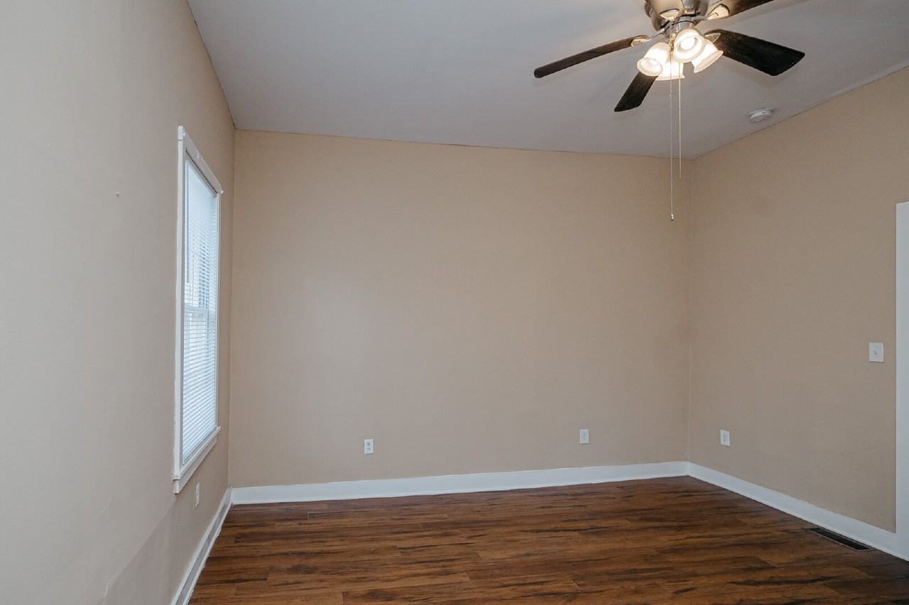139 Alexander St - Photo 7 of 31