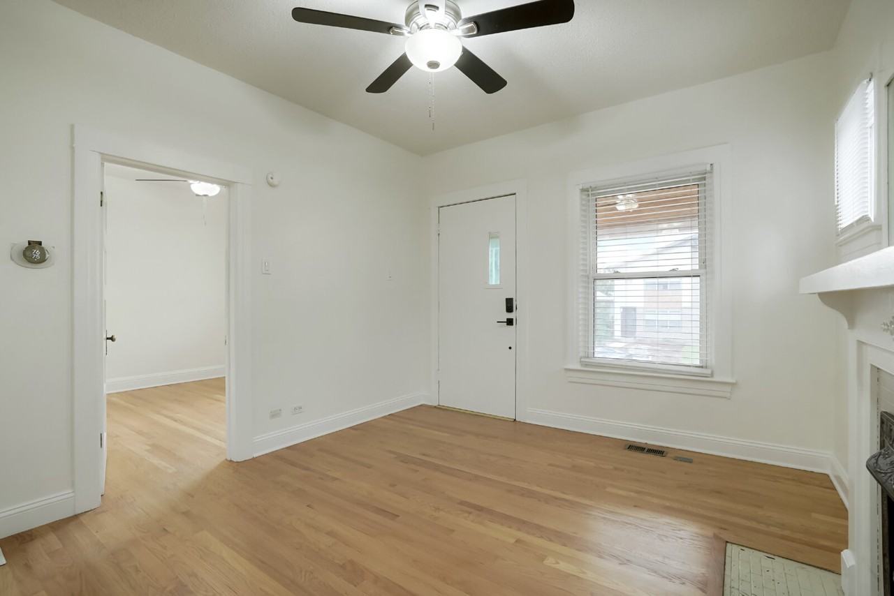 2300 S Cherokee St - Photo 4 of 27