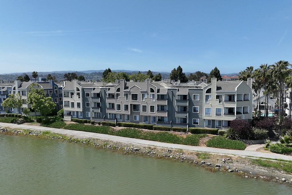 Lakeshore Landing - Photo 5 of 43