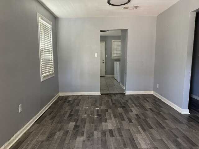 2385 Staten Ave - Photo 3 of 9