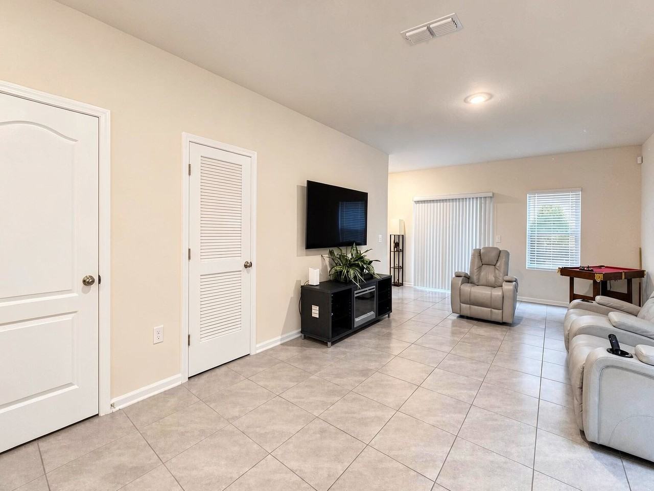 400 Aralia Ln - Photo 4 of 11