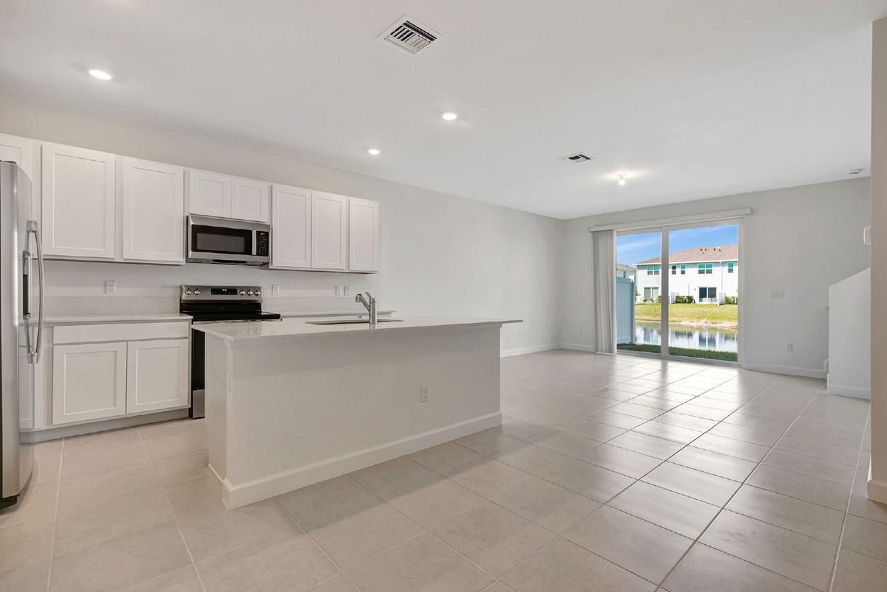539 Se Rivergrass St - Photo 3 of 25