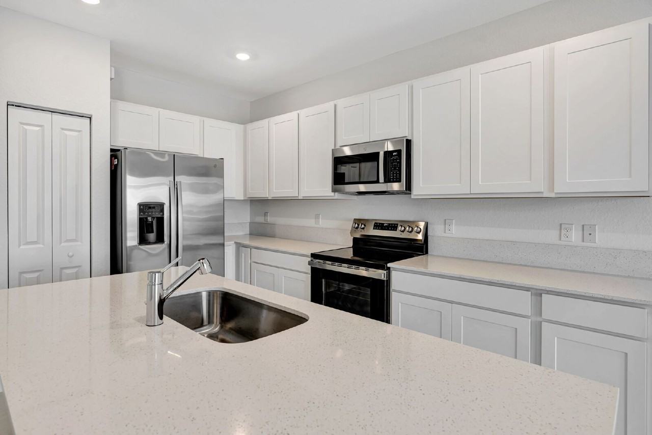 539 Se Rivergrass St - Photo 6 of 25