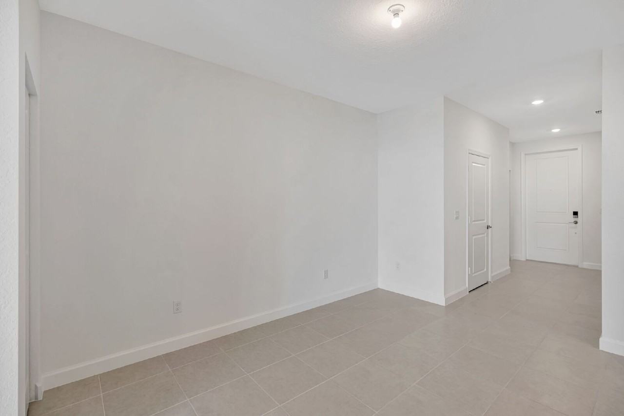 539 Se Rivergrass St - Photo 7 of 25