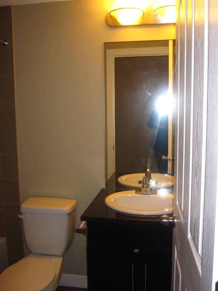 7130 80 Ave Ne - Photo 3 of 14