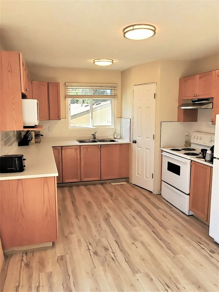 4039 Vincent Dr Nw - Photo 3 of 17