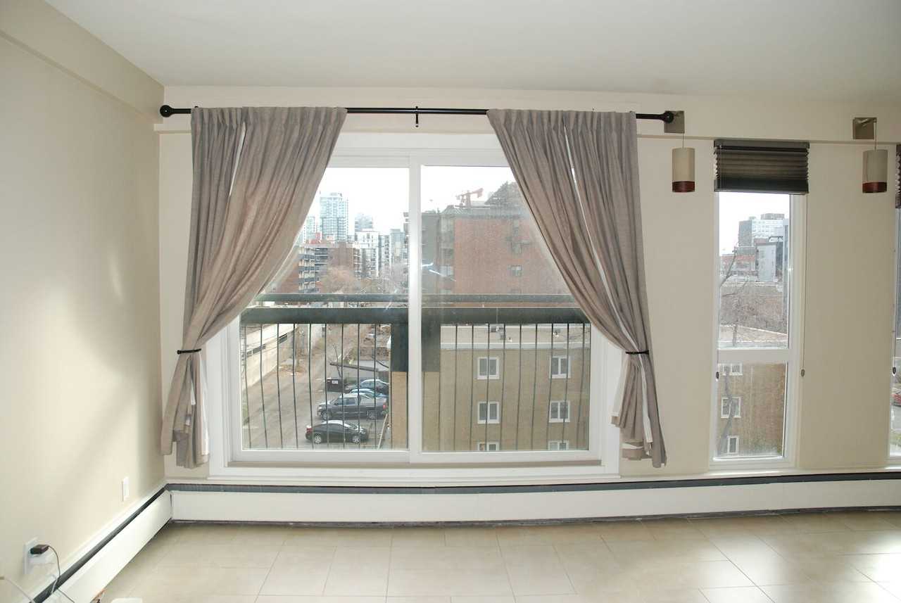 706 Hyde Park Apts - Photo 3 of 39