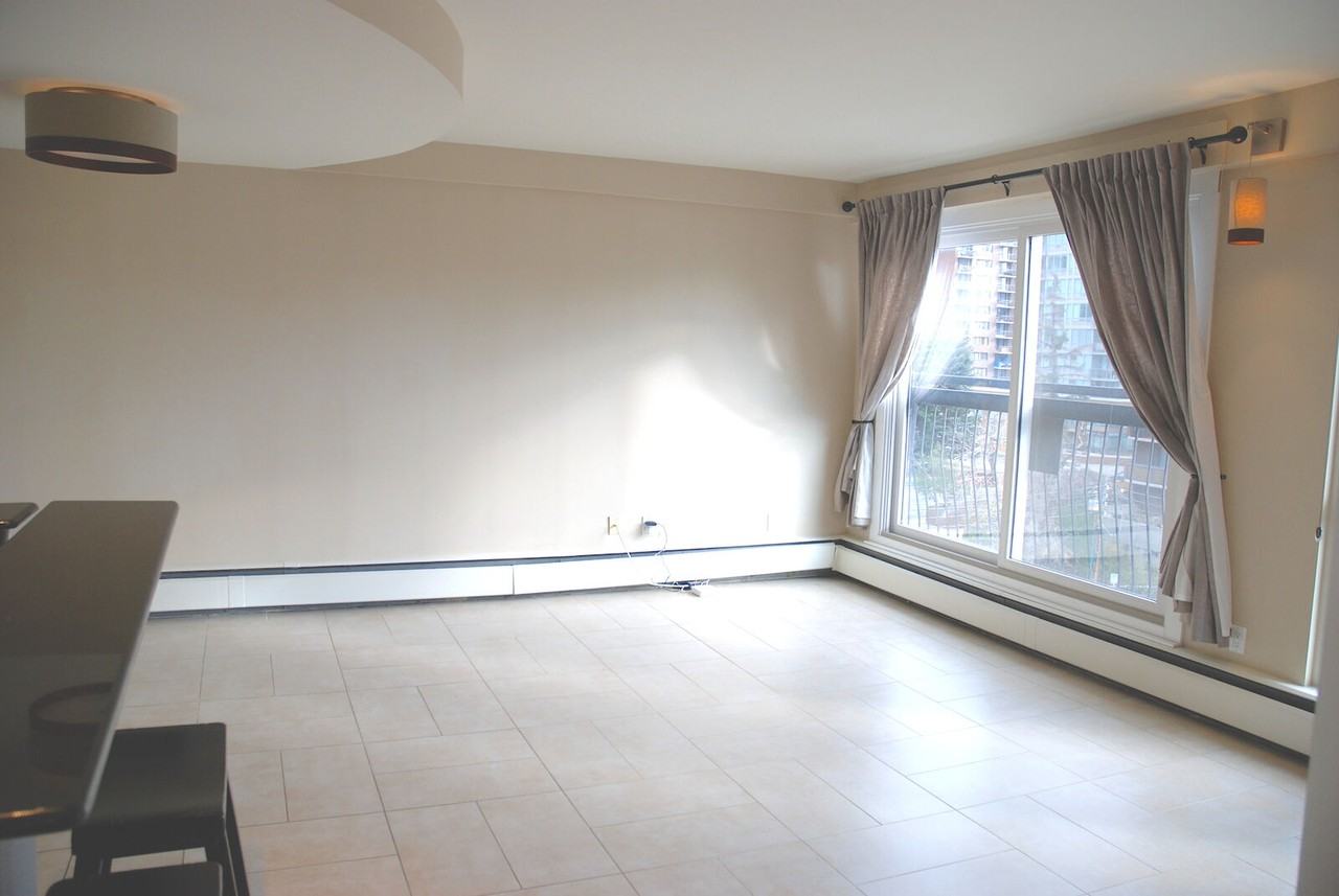 706 Hyde Park Apts - Photo 4 of 39